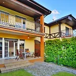 Vakantiehuis Comfortable With A Private Garden *