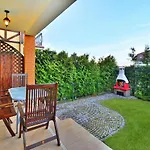Vakantiehuis Comfortable With A Private Garden