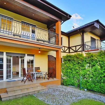 Prázdninový dům Comfortable With A Private Garden *